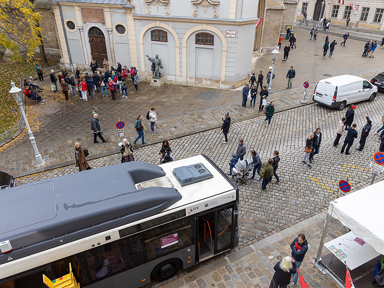 Das Bus-Labor am Minoritenplatz