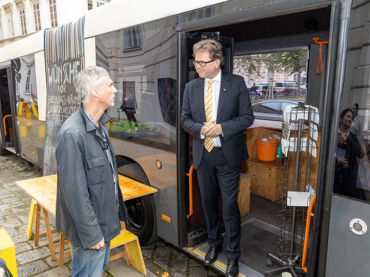 Das Bus-Labor am Minoritenplatz