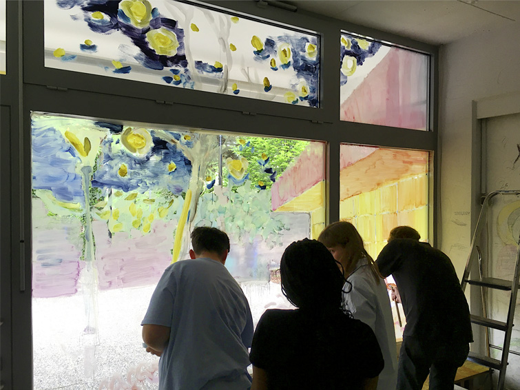 Malerei auf dem Schaufenster des BiB-Lab Grätzl-Labor im Stil von Vincent van Gogh