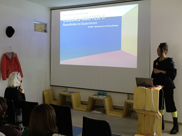 Foto von einer Präsentation im Grätzl-Labor beim Stadtsalon Bildung