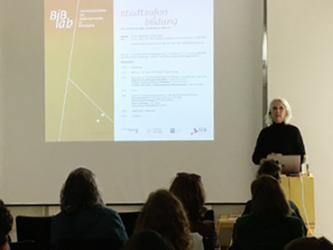 Foto von einer Präsentation im Grätzl-Labor beim Stadtsalon Bildung